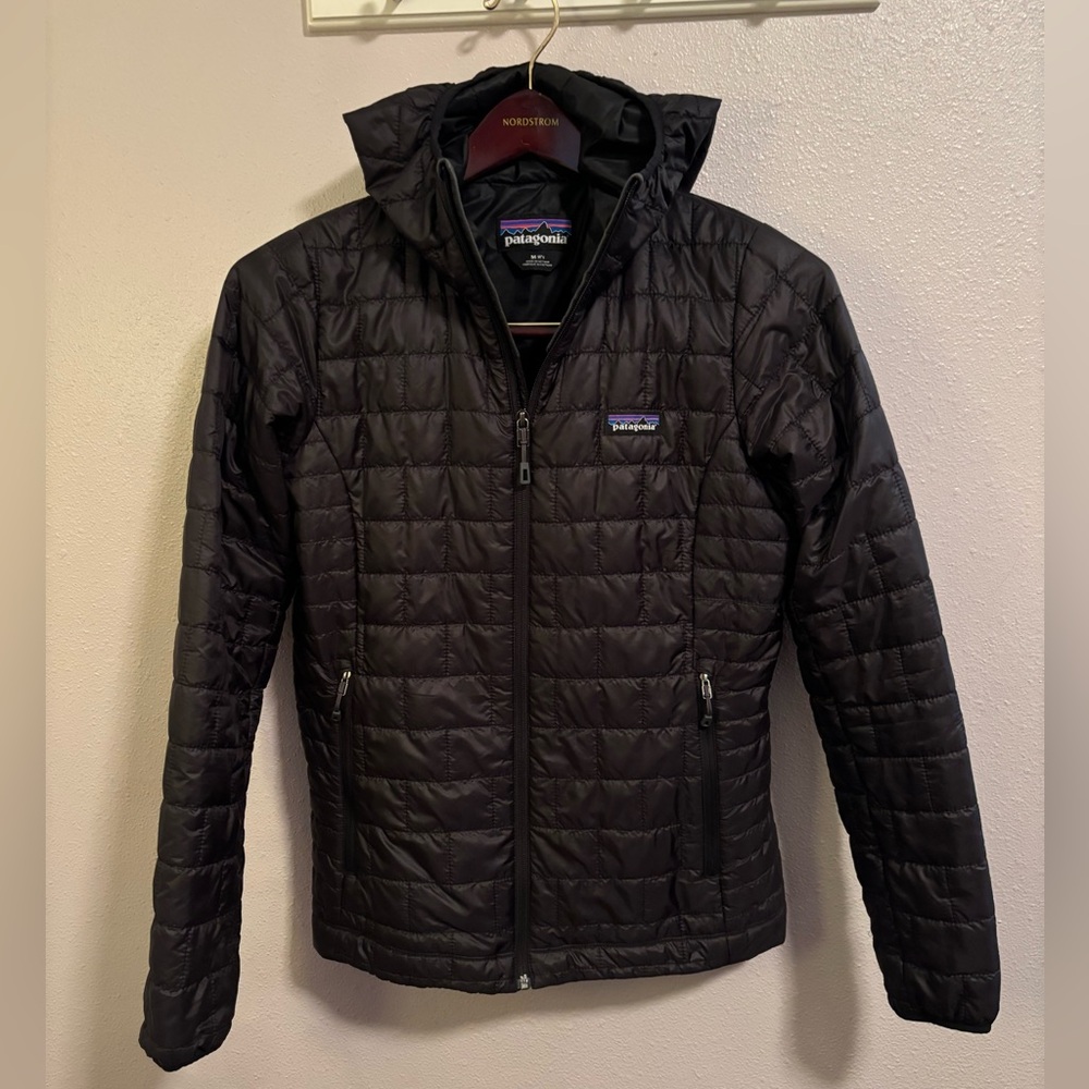 Patagonia Black Quilted Nano Puff Jacket w/ attached hood Medium